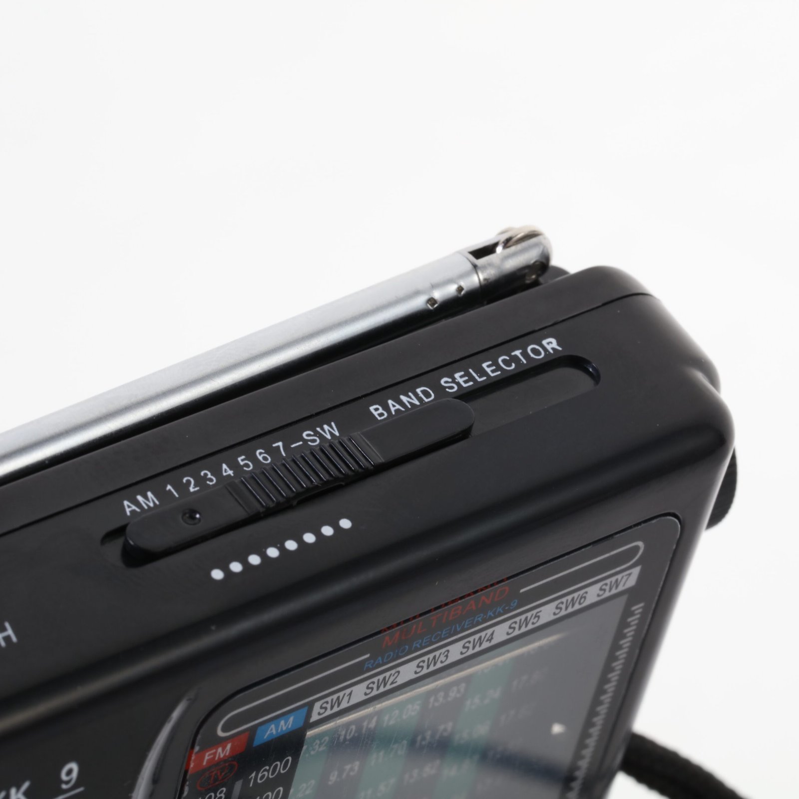 Nešiojamas radijas skirtas patalpose, lauke ir avarijų, gamtinių katastrofų ar karinių veiksmų atvejais (su ausiniu lizdu) - Image 7